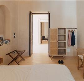 3 bedroom villa with heated pool in Noto, sleeps 6